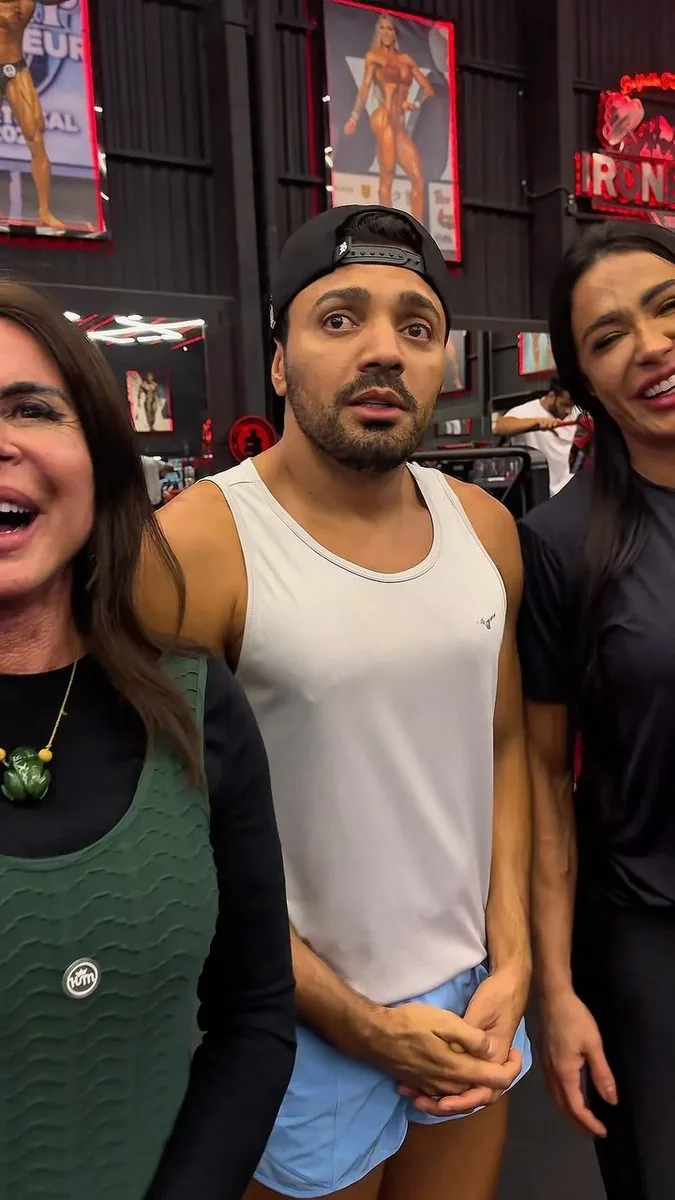 Hugo Tisk com convidados em bastidores na Ironberg Alphaville